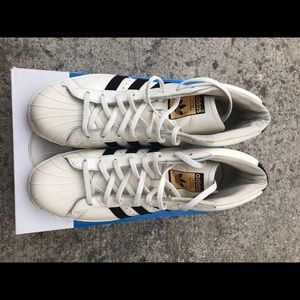 Adidas Pro model DLX special edition